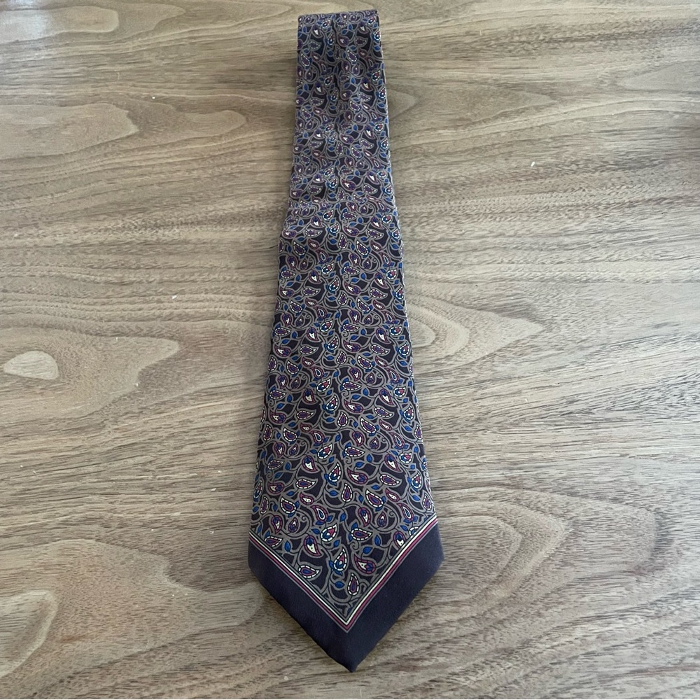 EUC Mario Valentino silk tie
